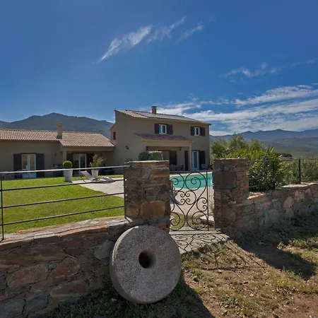 Holiday home Domaine E Belle Bone